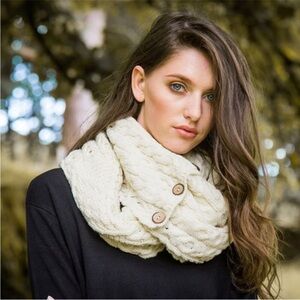 NWT Aran Merino Wool Snood Scarf Made in Ireland White